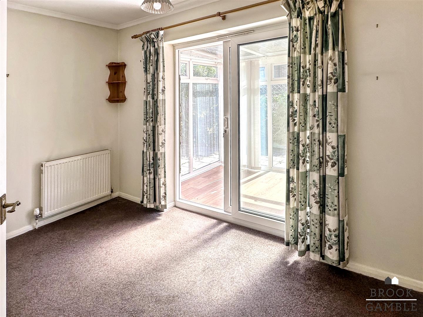 2 Bedroom Bungalow. Victoria Close in Polegate,  9